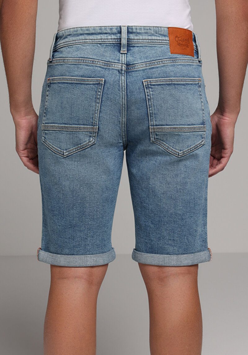 Imagine a Short / Pantaloni Scurti De Barbati Straight Fit 044 Karl Cl1081085