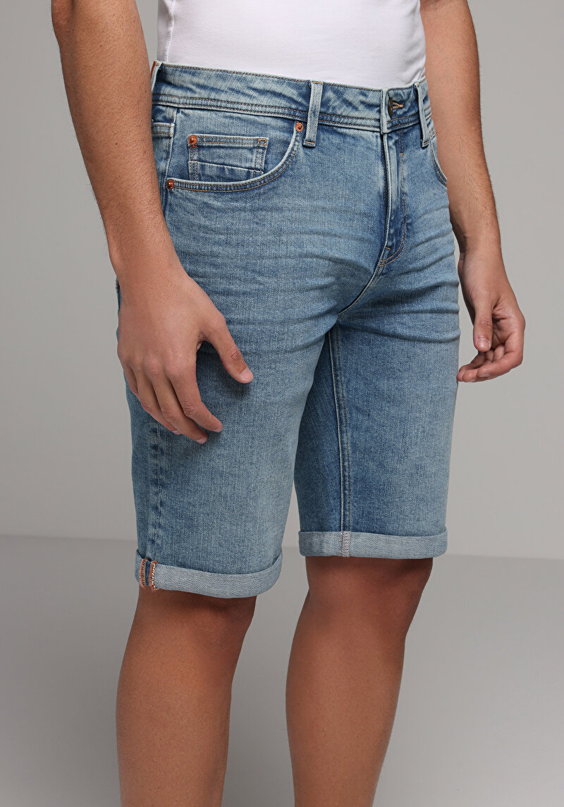 Imagine a Short / Pantaloni Scurti De Barbati Straight Fit 044 Karl Cl1081085