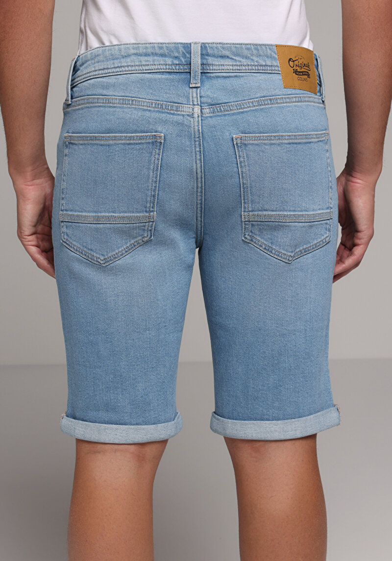 Imagine a Short / Pantaloni Scurti De Barbati Straight Fit 044 Karl Cl1081086