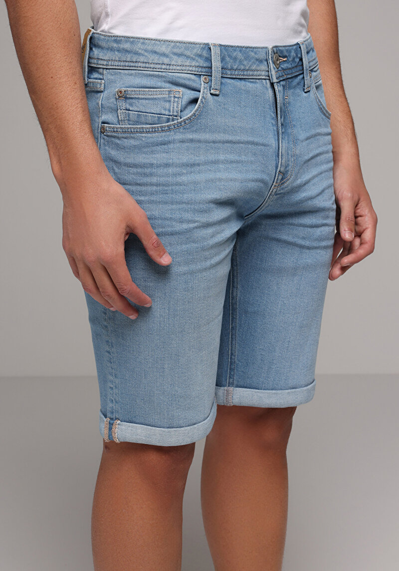 Imagine a Short / Pantaloni Scurti De Barbati Straight Fit 044 Karl Cl1081086