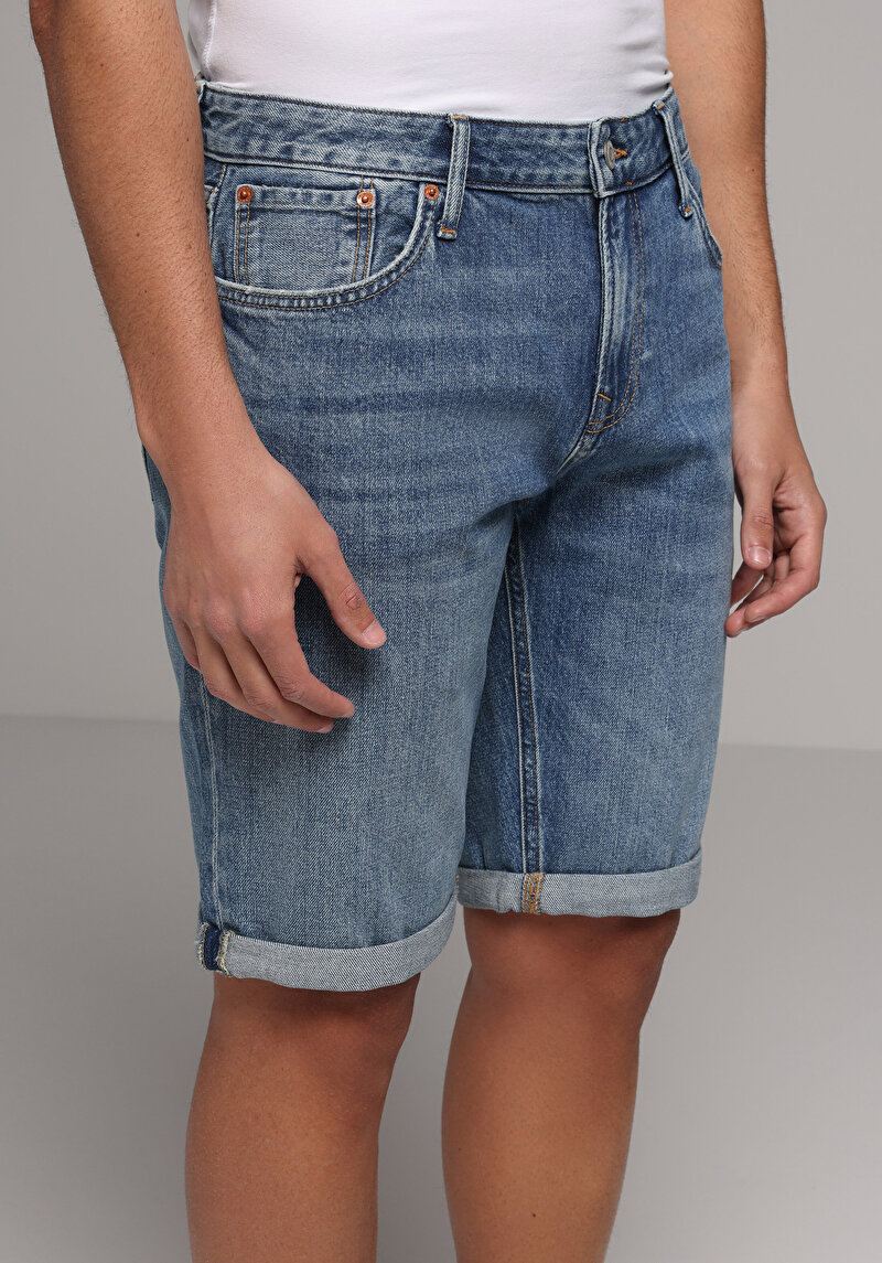 Imagine a Short / Pantaloni Scurti De Barbati Straight Fit 044 Karl Cl1081093