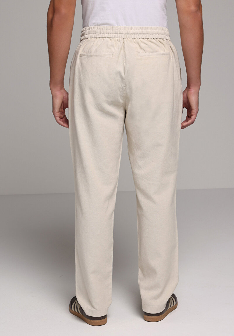 Imagine a Pantaloni De Barbati Bej Regular Fit Cl1079994