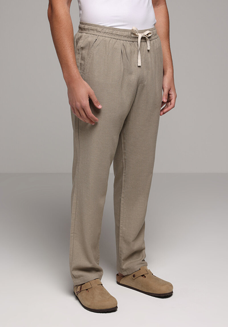 Imagine a Pantaloni De Barbati Bej Regular Fit Cl1079998