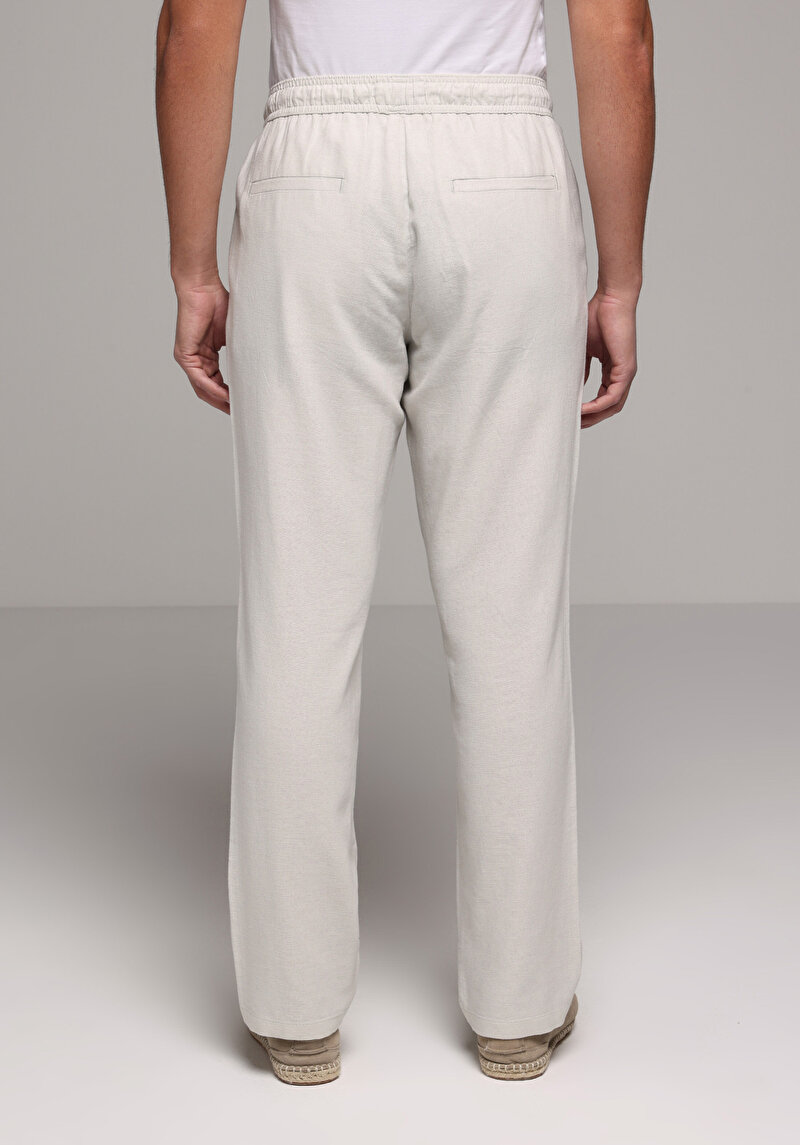 Imagine a Pantaloni De Barbati Alb Regular Fit Cl1079998