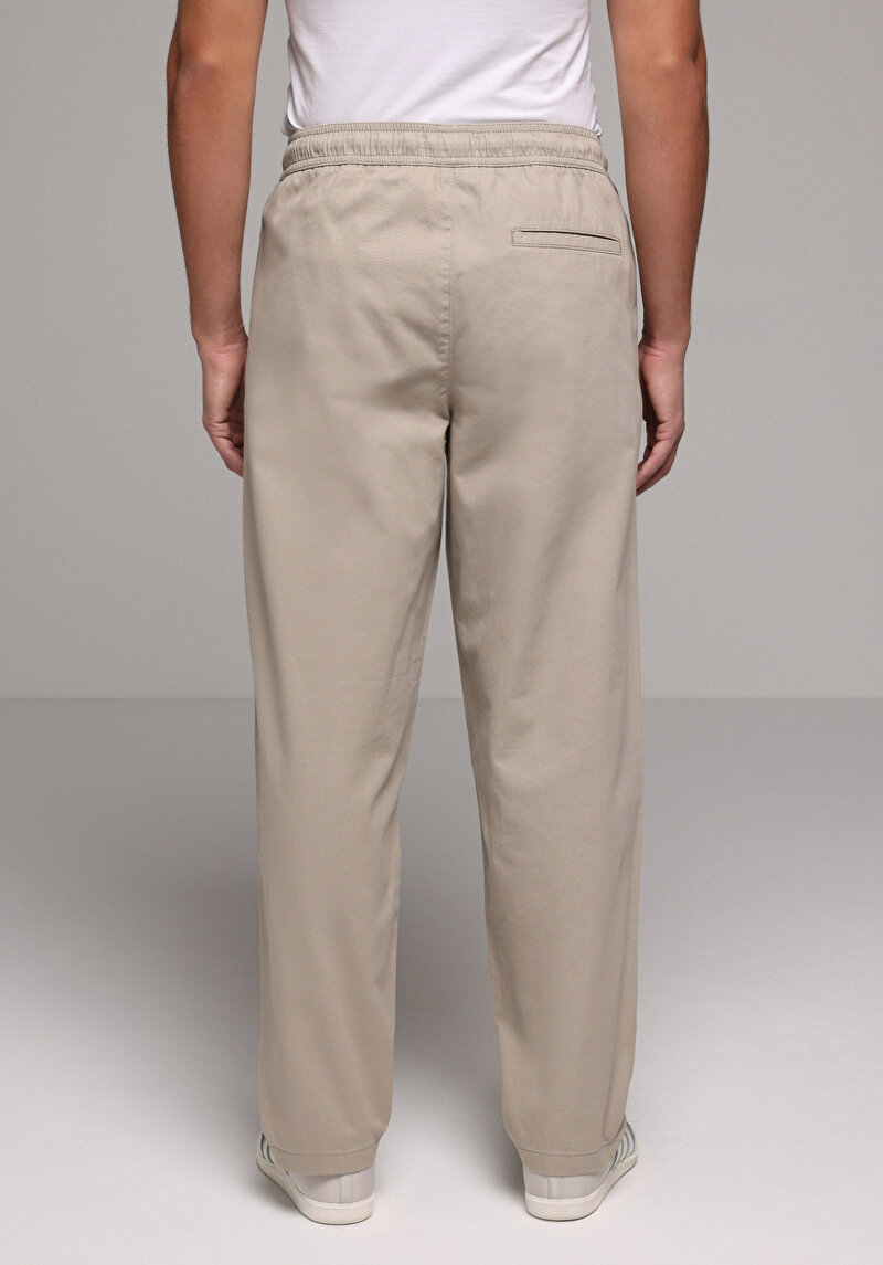 Imagine a Pantaloni De Barbati Bej Regular Fit Cl1079992