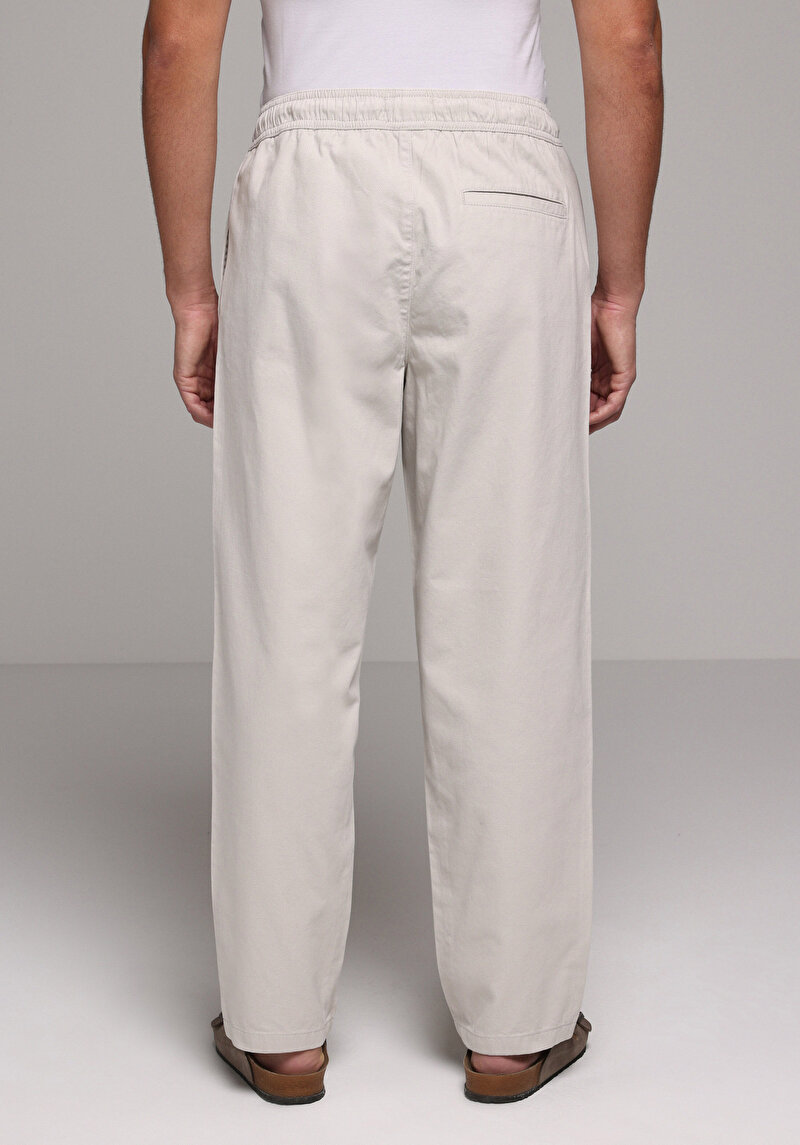 Imagine a Pantaloni De Barbati Alb Regular Fit Cl1079992