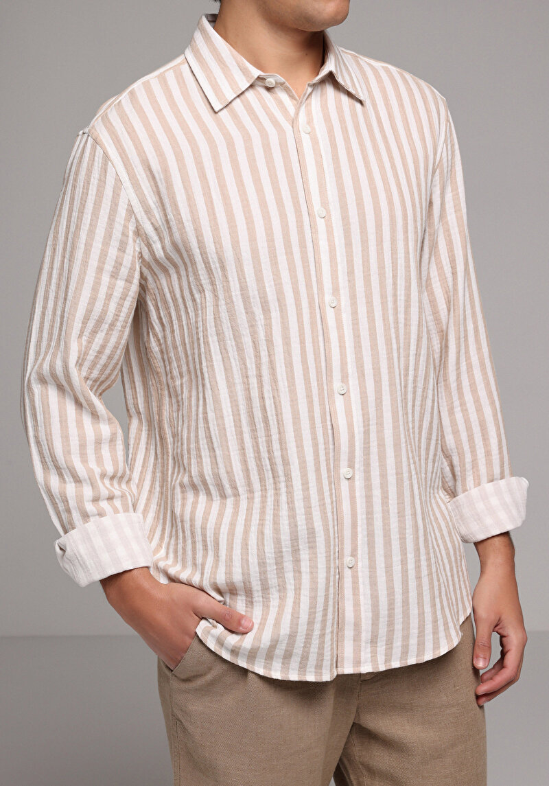 Imagine a Camasa Cu Maneca Lunga De Barbati Bej Relaxed Fit  Cl1080112