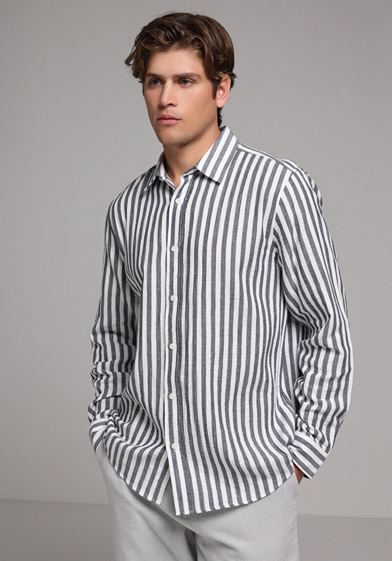 Imagine a Camasa Cu Maneca Lunga De Barbati Albastru Marin Relaxed Fit  Cl1080112