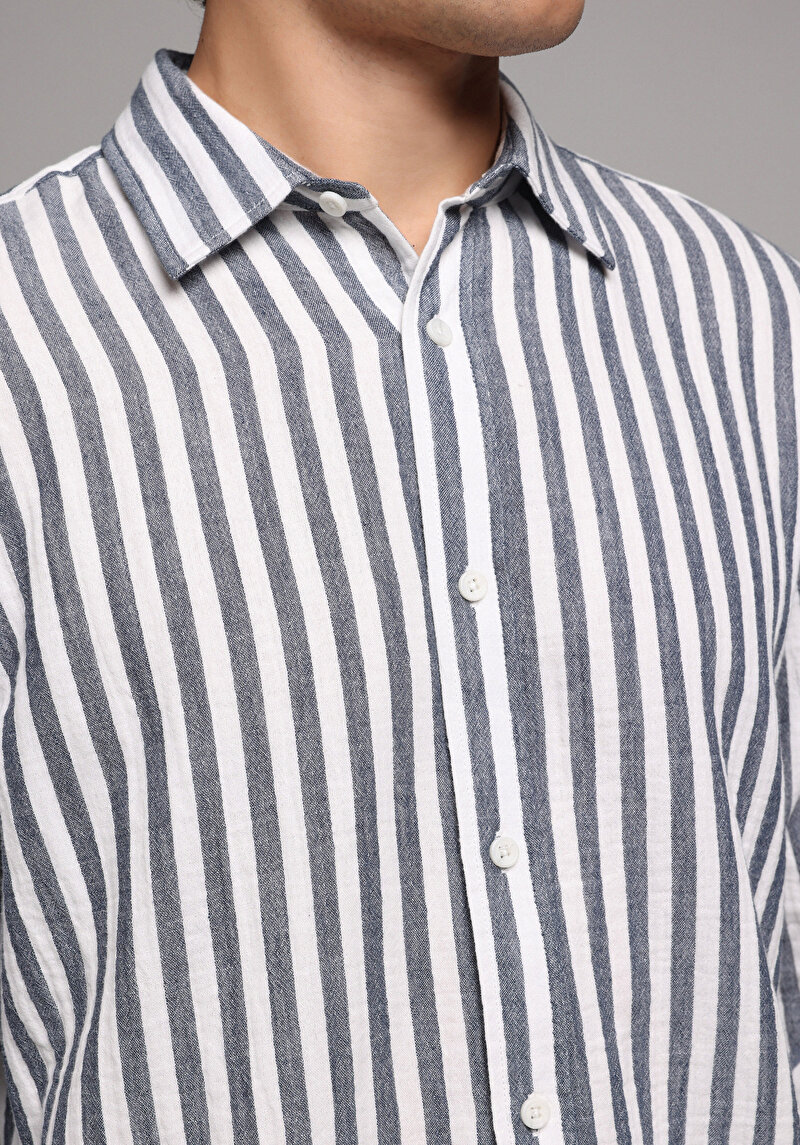 Imagine a Camasa Cu Maneca Lunga De Barbati Albastru Marin Relaxed Fit  Cl1080112