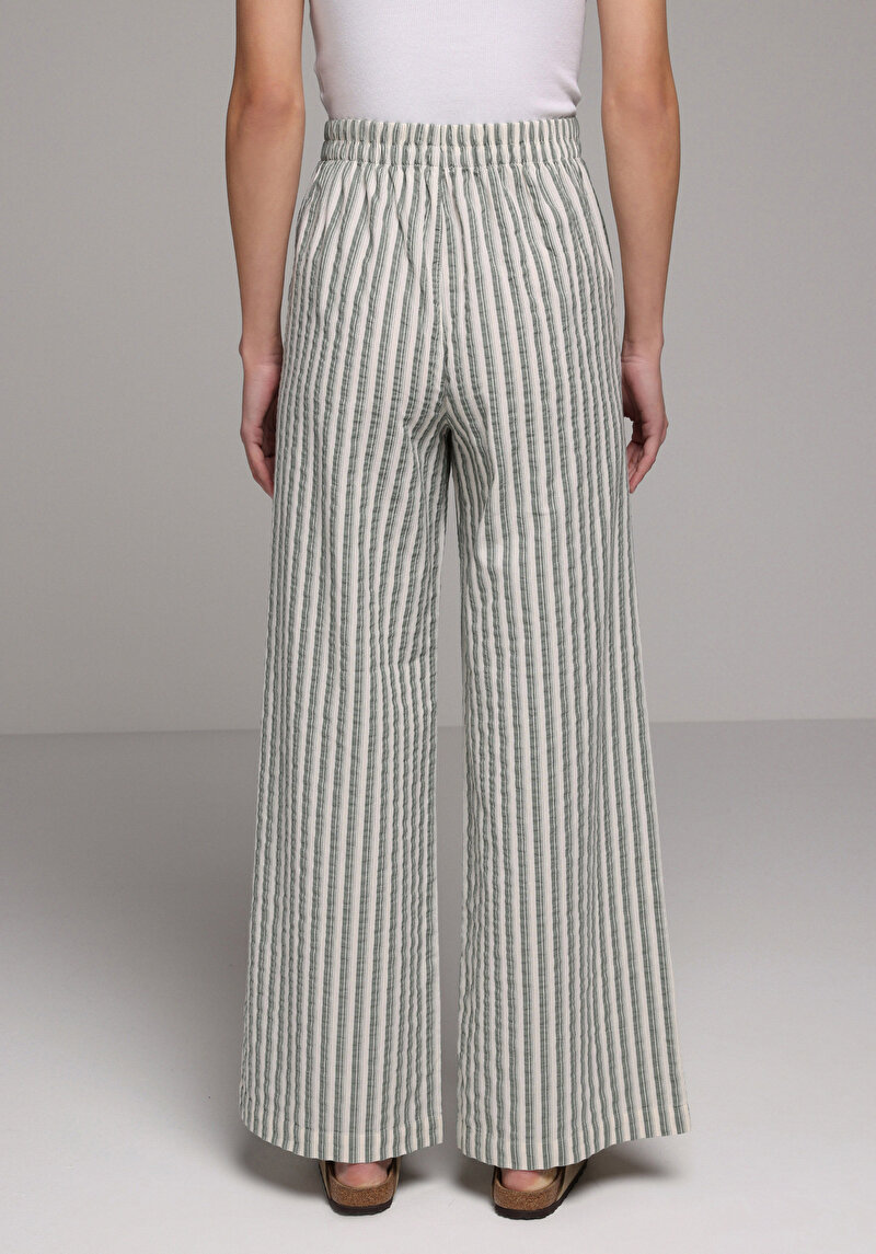 Imagine a Pantaloni De Dama Verde Regular Fit Cl1078729