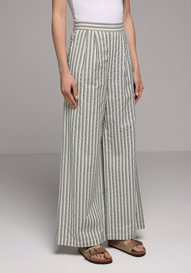 Imagine a Pantaloni De Dama Verde Regular Fit Cl1078729