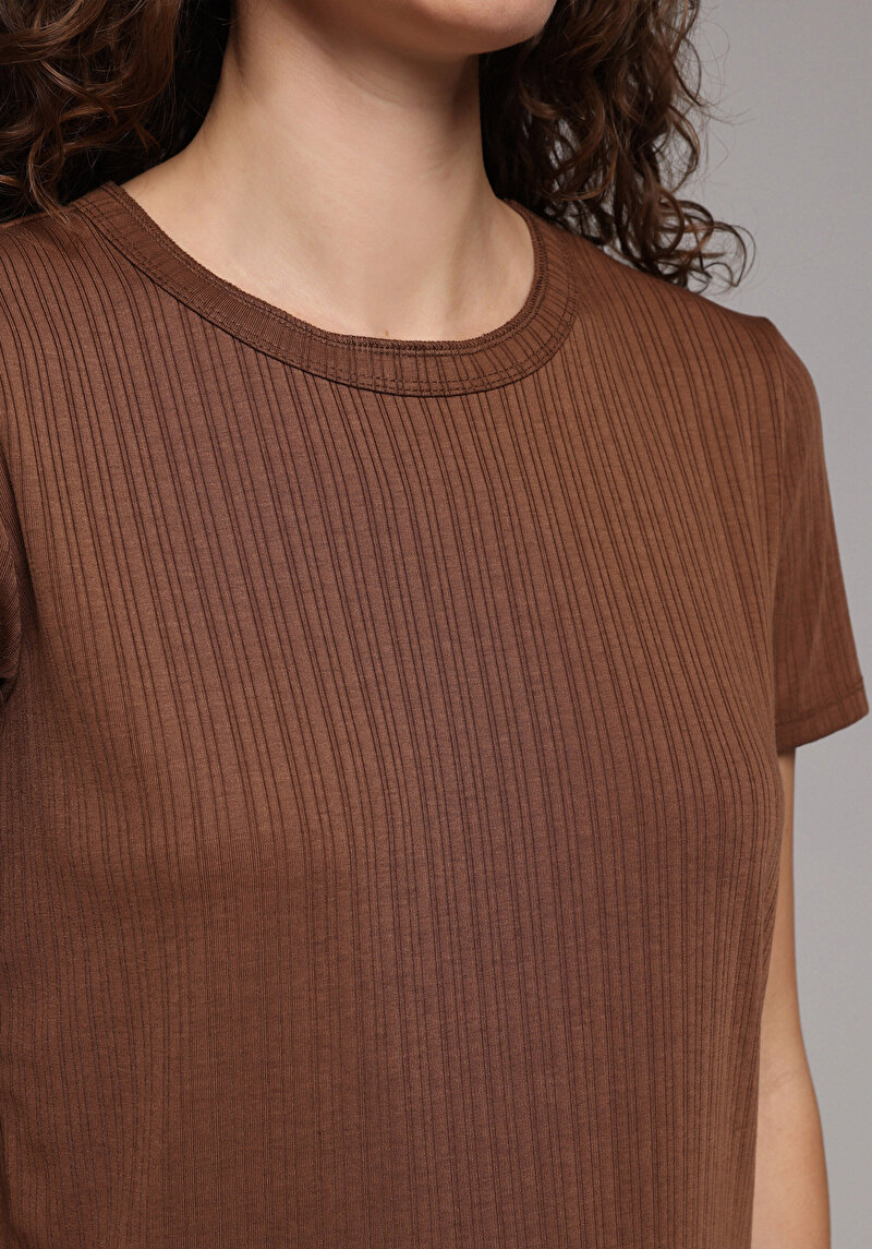 Imagine a Tricou Cu Maneca Scurta De Dama Maro Regular Fit Cl1080442