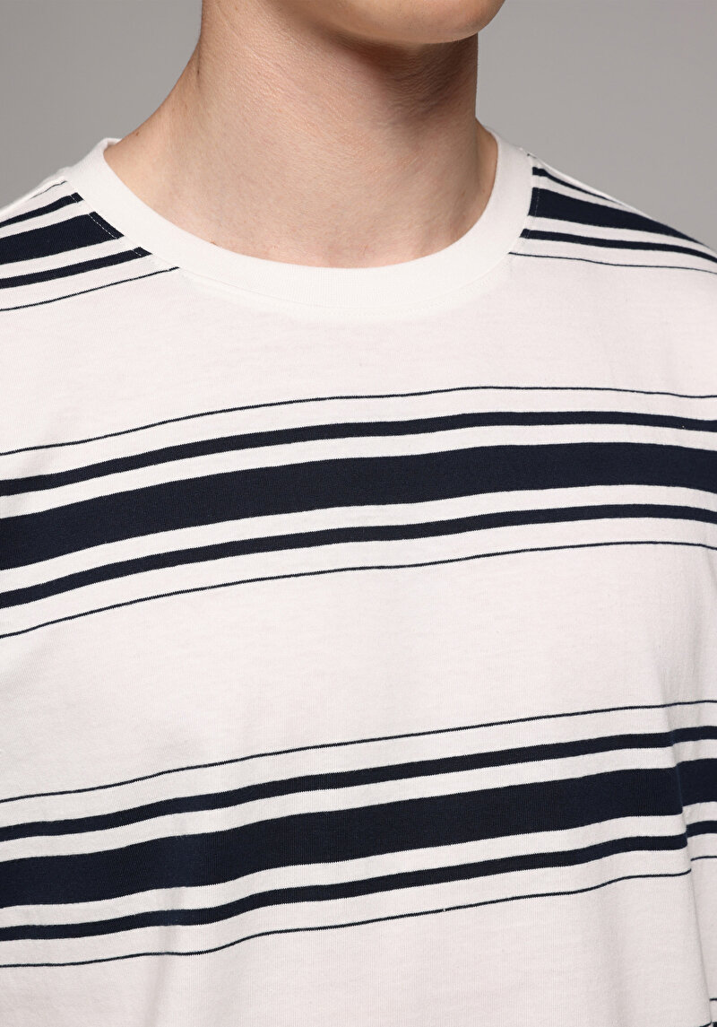 Imagine a Tricou Cu Maneca Scurta De Barbati Alb Regular Fit  Cl1081611