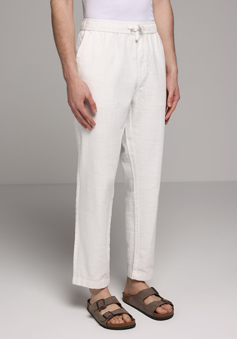 Imagine a Pantaloni De Barbati Alb Regular Fit Cl1078470