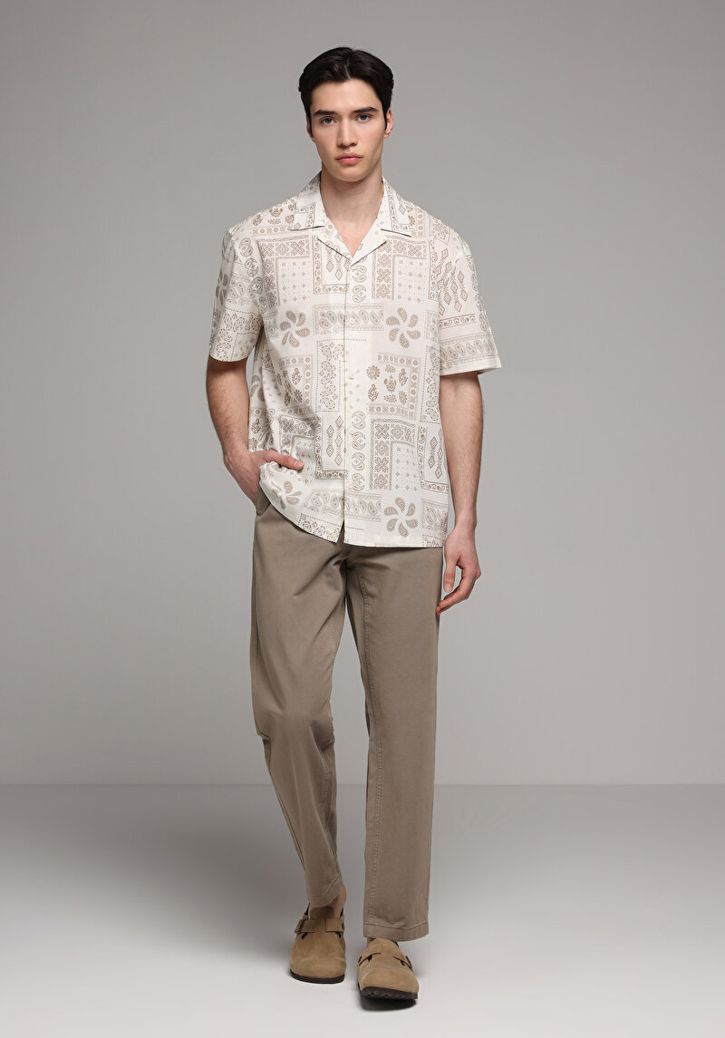 Imagine a Pantaloni De Barbati Bej Regular Fit Cl1079993