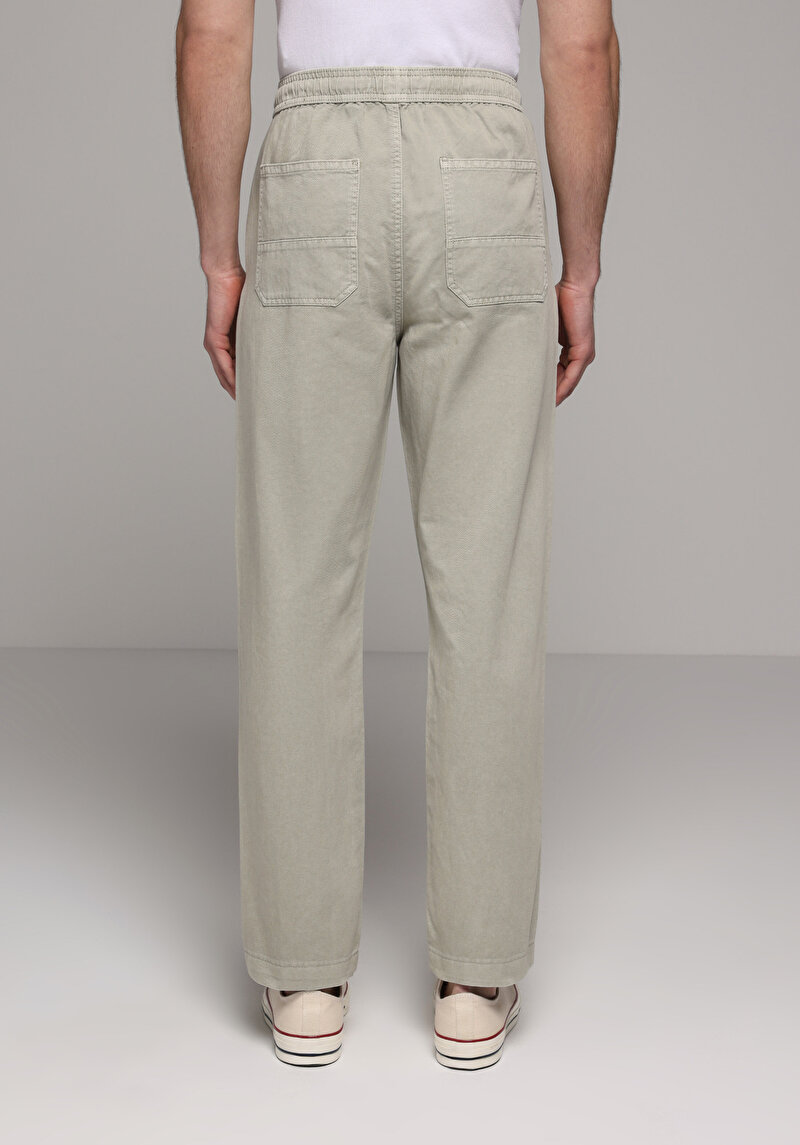 Imagine a Pantaloni De Barbati Kaki Regular Fit Cl1079993