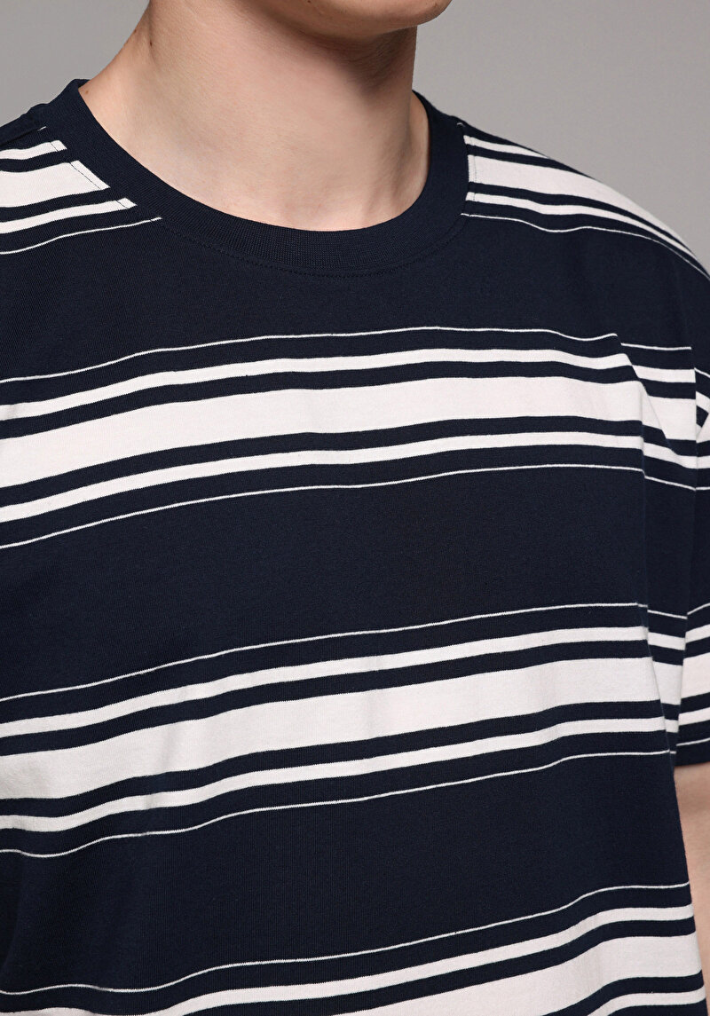 Imagine a Tricou Cu Maneca Scurta De Barbati Albastru Marin Regular Fit  Cl1081611