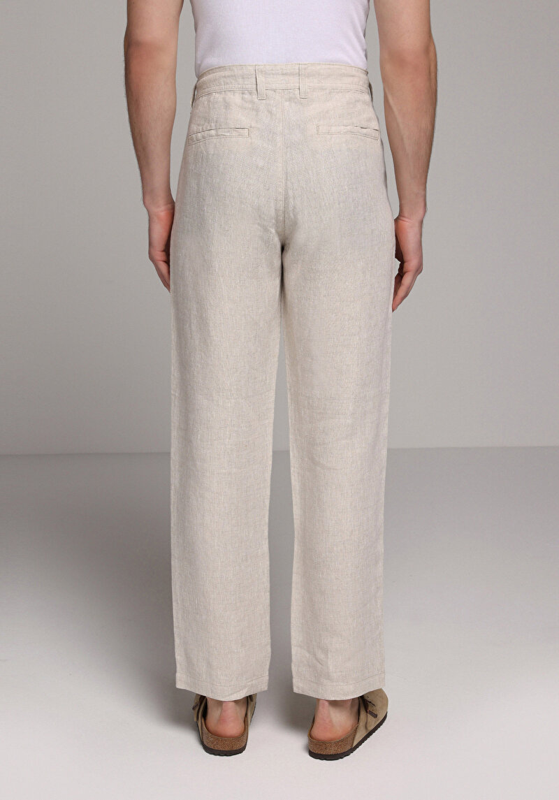 Imagine a Pantaloni De Barbati Alb Regular Fit  Cl1079999