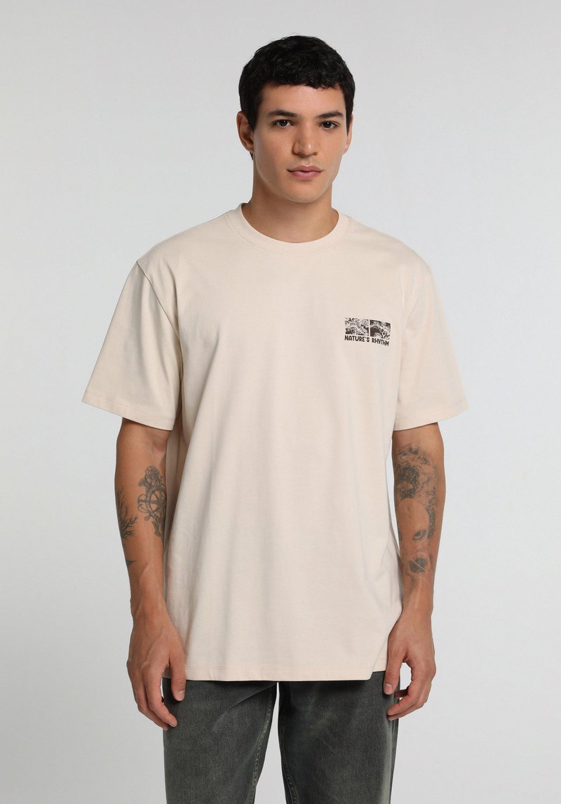 Imagine a Tricou Cu Maneca Scurta De Barbati Alb Relaxed Fit