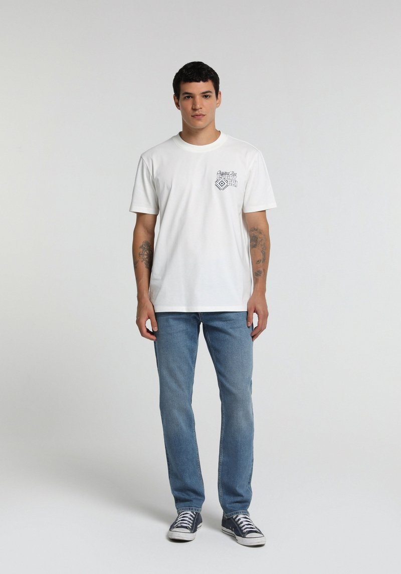 Imagine a Tricou Cu Maneca Scurta De Barbati Alb Regular Fit