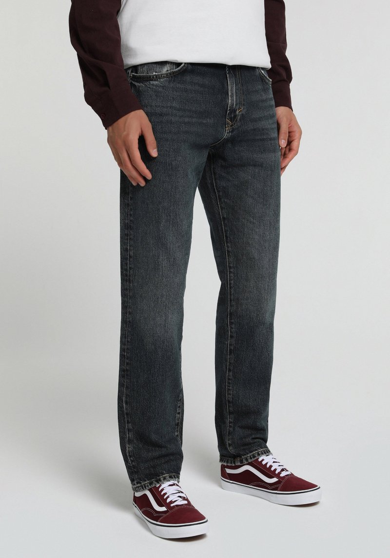 Imagine a Pantaloni De Barbati Slim Tapered Fit 067 Jack