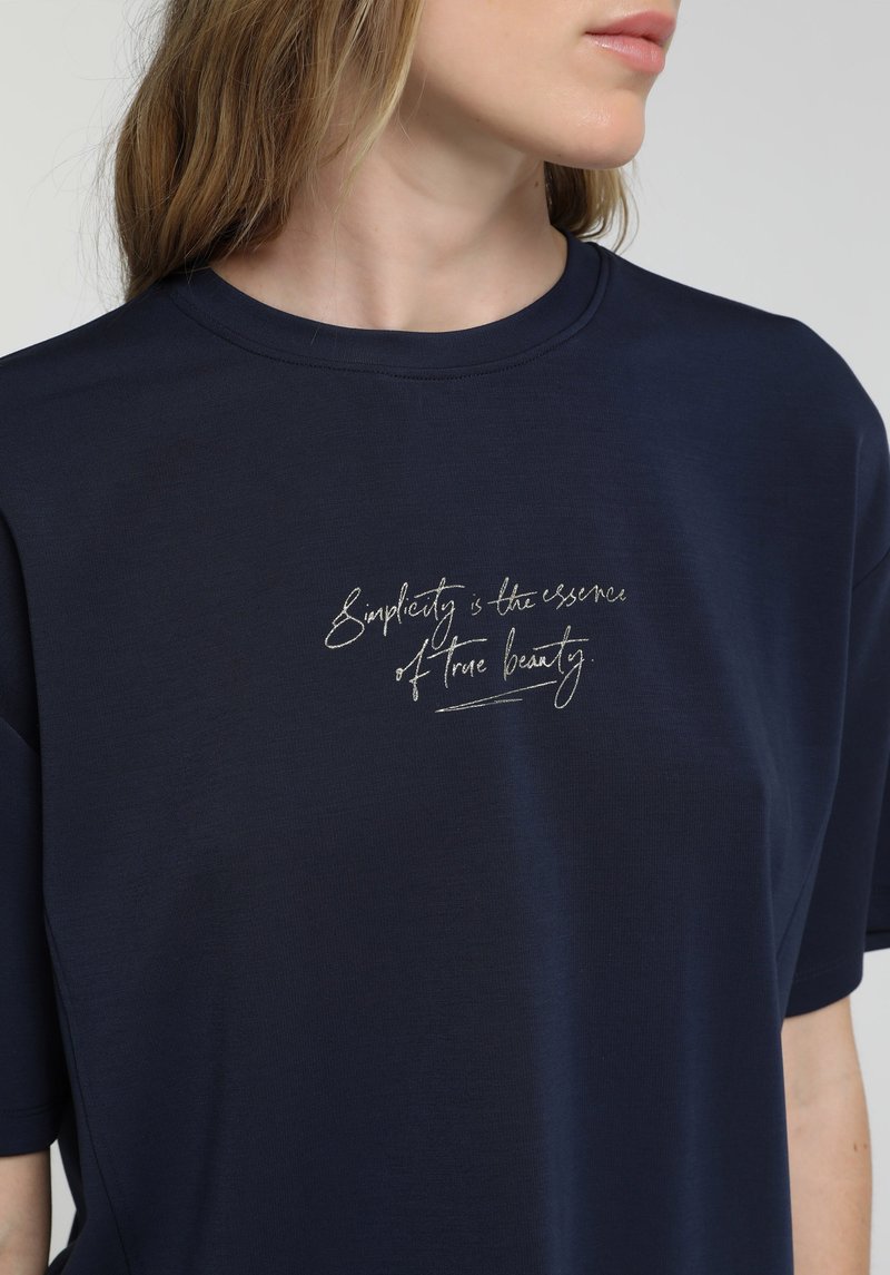 Imagine a Tricou Cu Maneca Scurta De Dama Albastru Marin Regular Fit