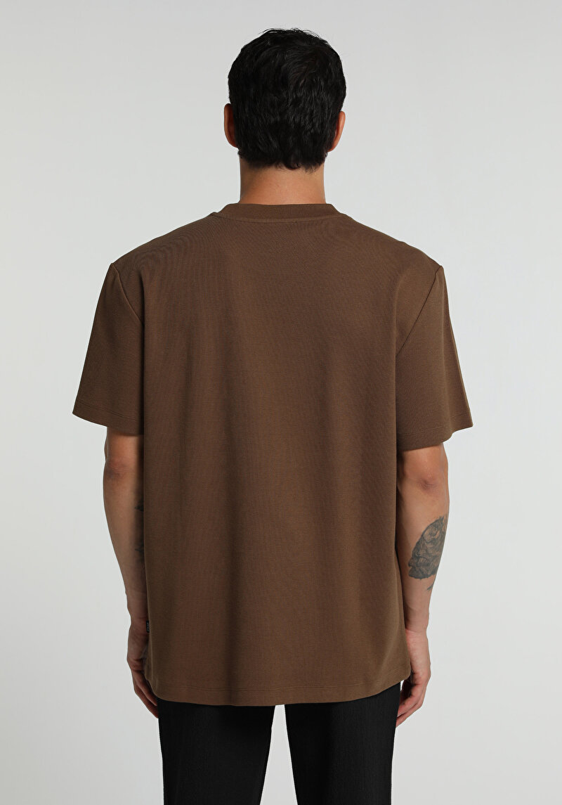 Imagine a Tricou Cu Maneca Scurta De Barbati Maro Relaxed Fit