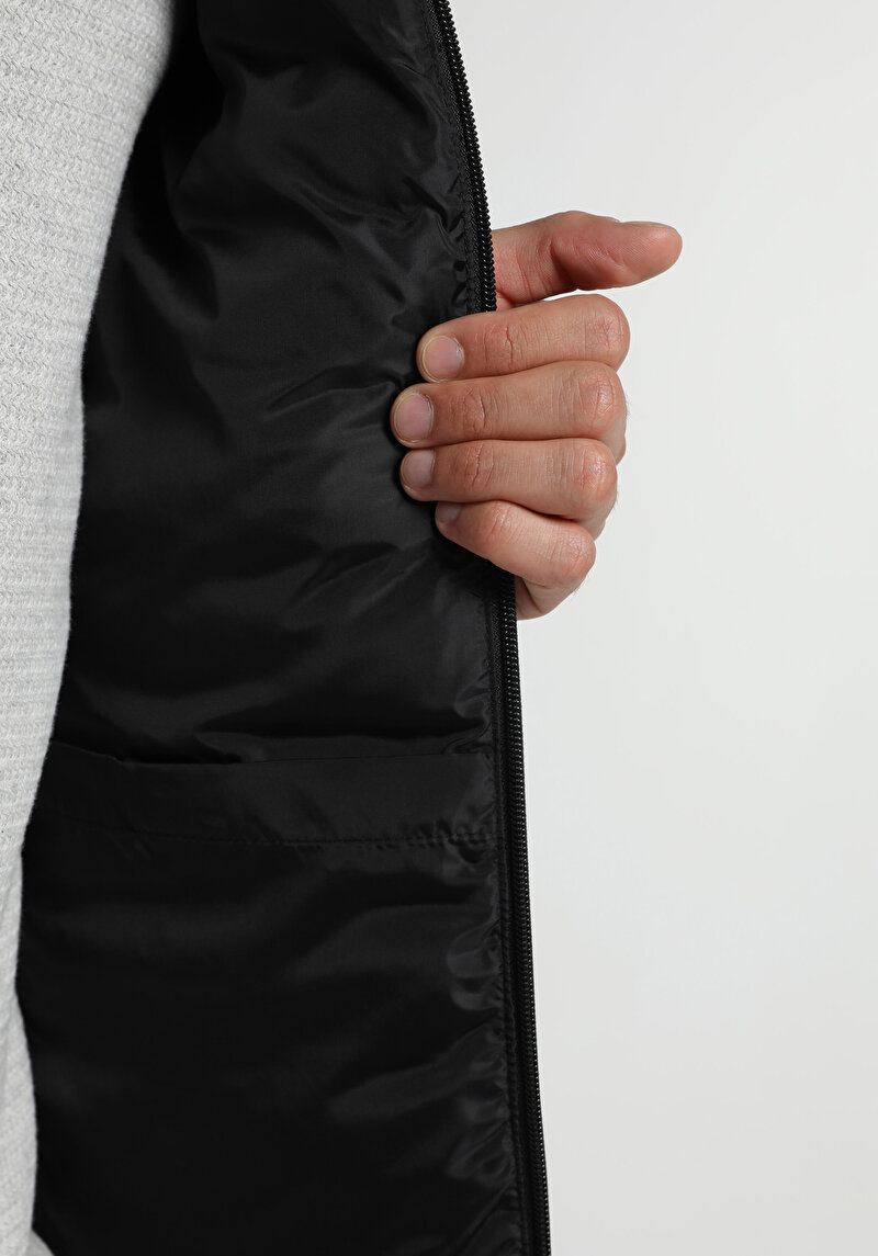 Imagine a Vesta De Barbati Negru Slim Fit