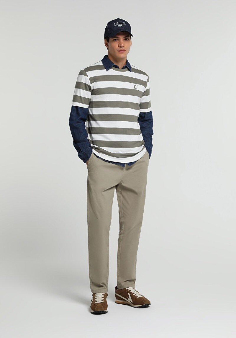 Imagine a Pantaloni De Barbati Bej Regular Fit