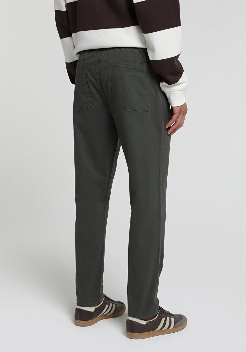 Imagine a Pantaloni De Barbati Verde Regular Fit