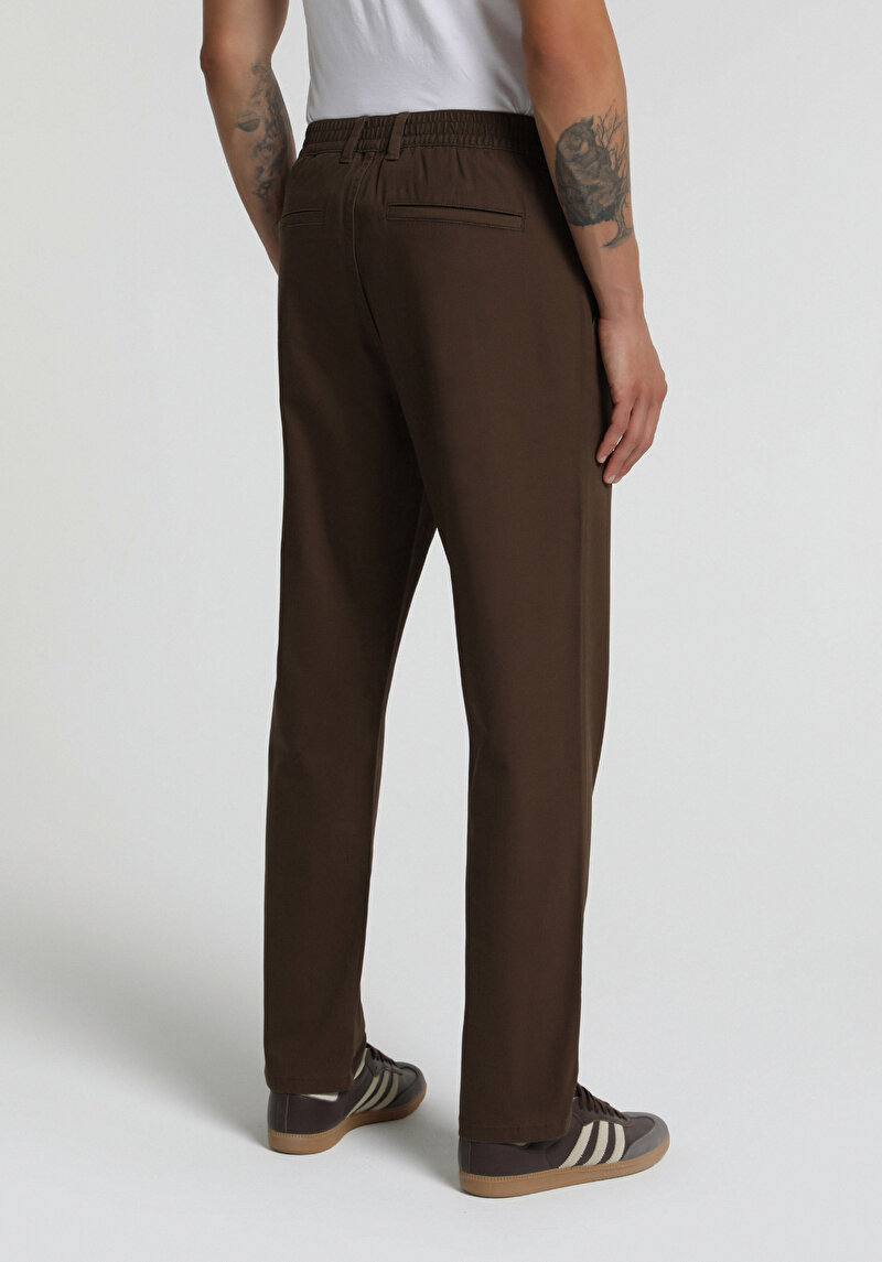 Imagine a Pantaloni De Barbati Maro Regular Fit