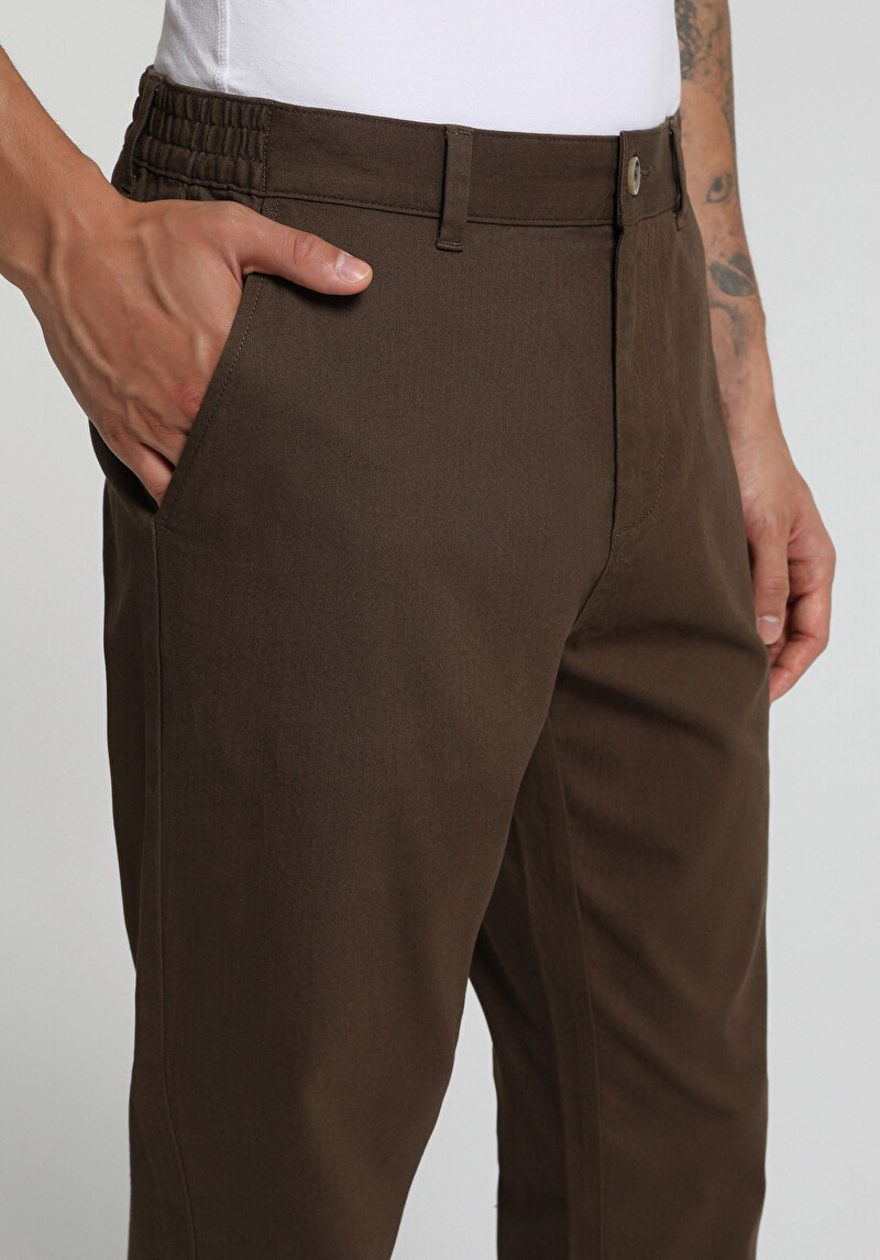 Imagine a Pantaloni De Barbati Maro Regular Fit