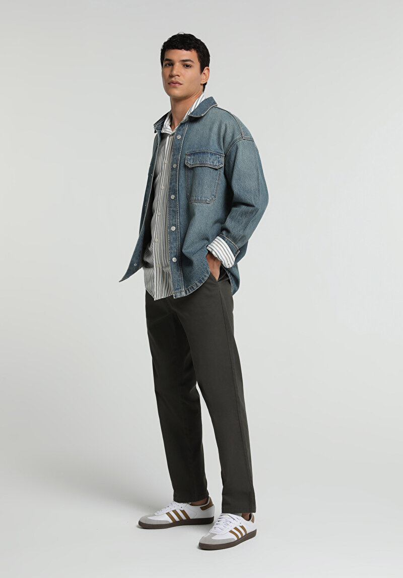 Imagine a Pantaloni De Barbati Kaki Regular Fit