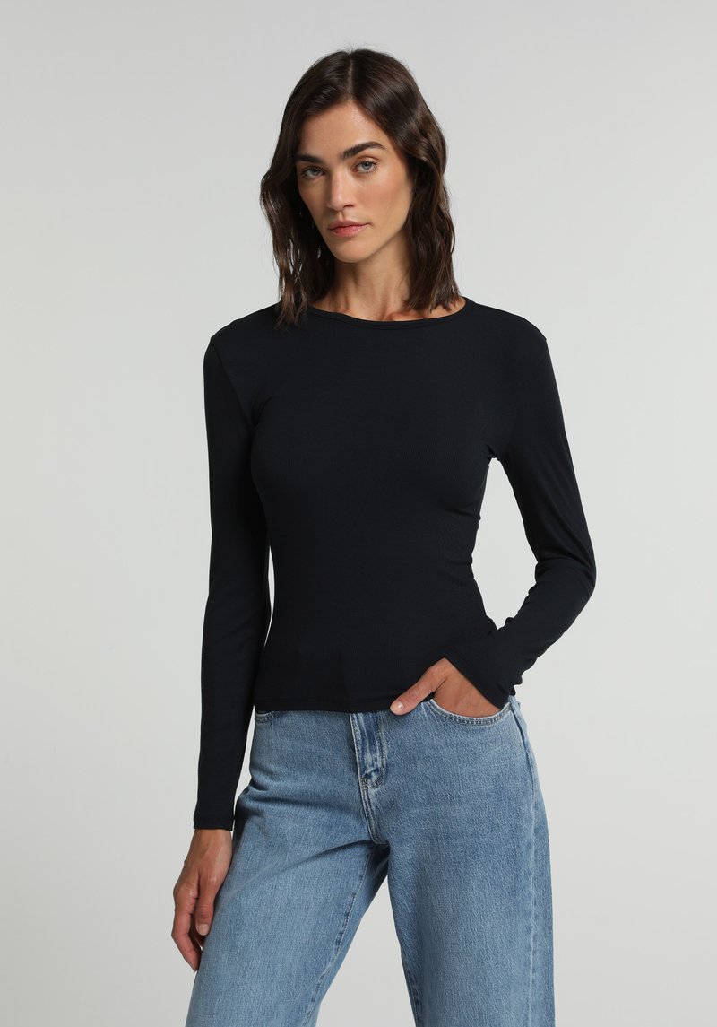 Imagine a Tricou Cu Maneca Lunga De Dama Negru Slim Fit