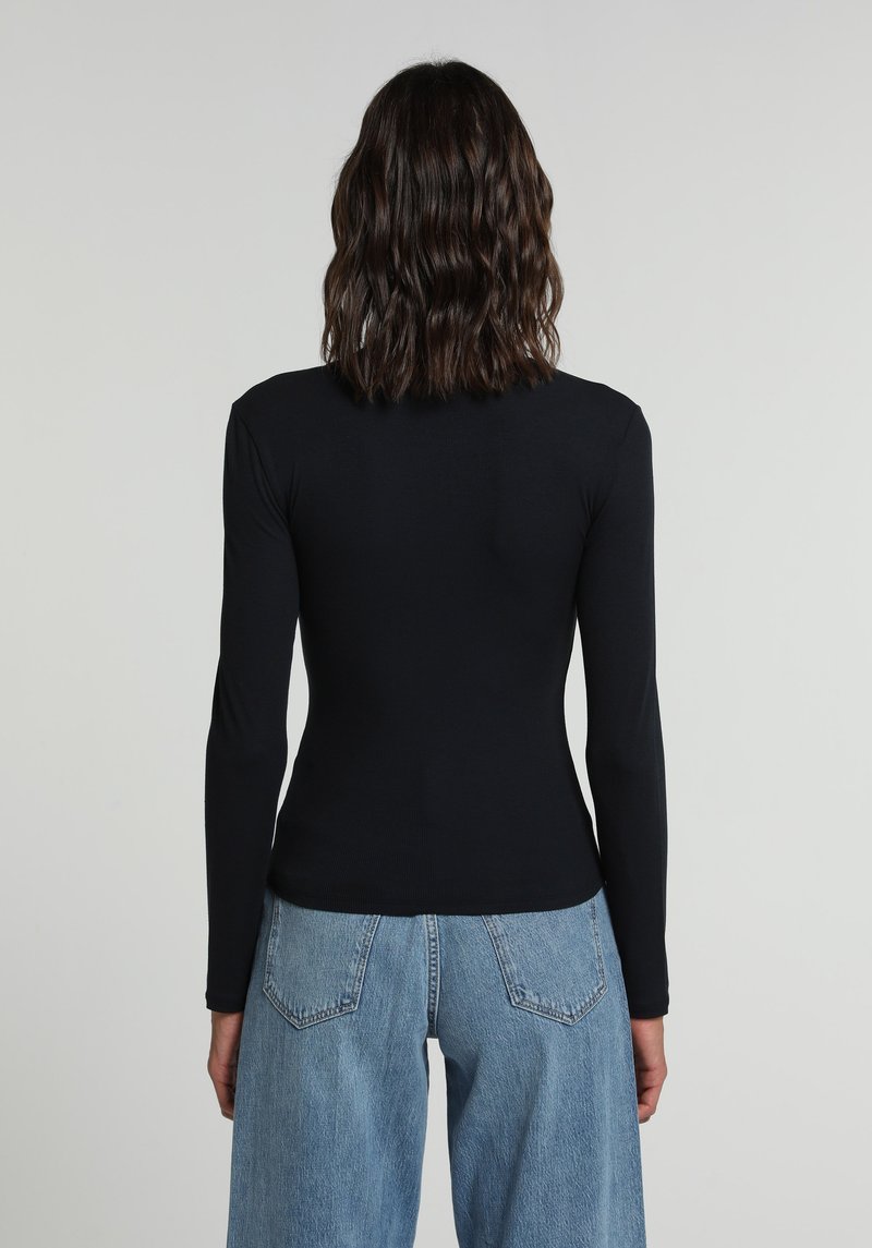 Imagine a Tricou Cu Maneca Lunga De Dama Negru Slim Fit