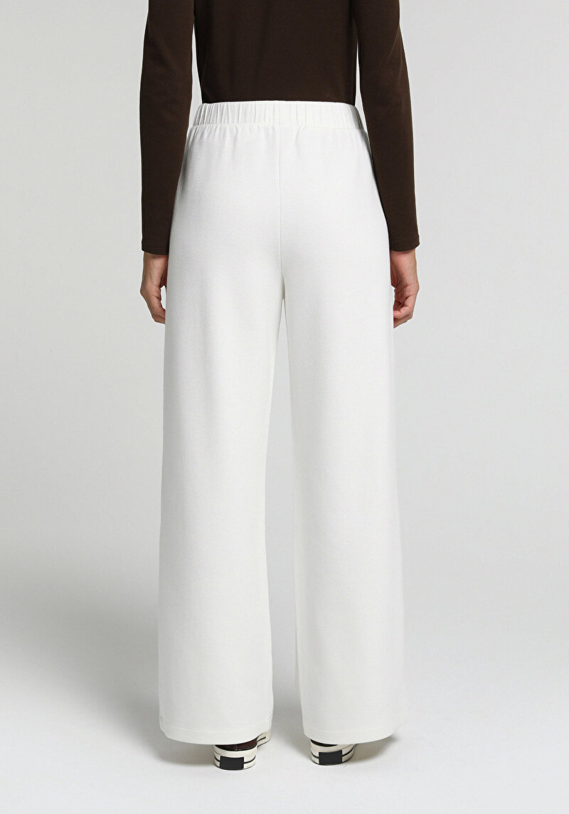 Imagine a Pantaloni De Trening De Dama Alb Regular Fit