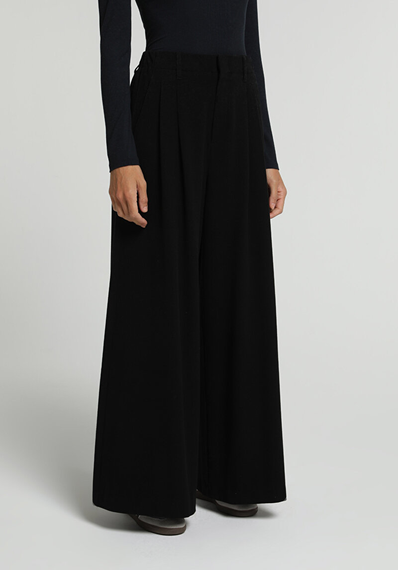 Imagine a Pantaloni De Dama Negru Regular Fit