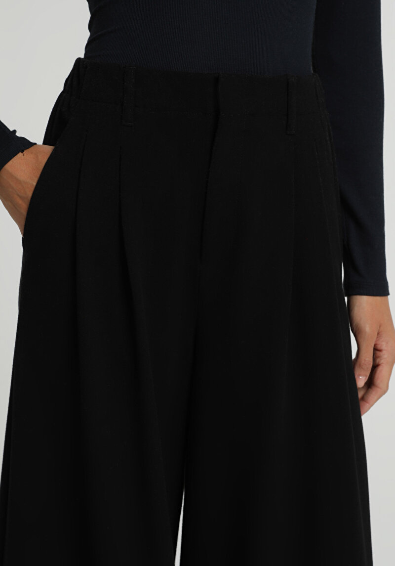 Imagine a Pantaloni De Dama Negru Regular Fit