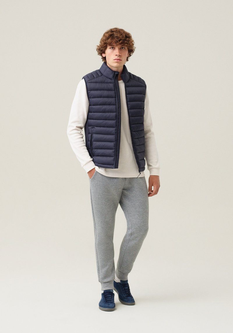 Imagine a Hanorac / Bluza De Barbati Alb Regular Fit