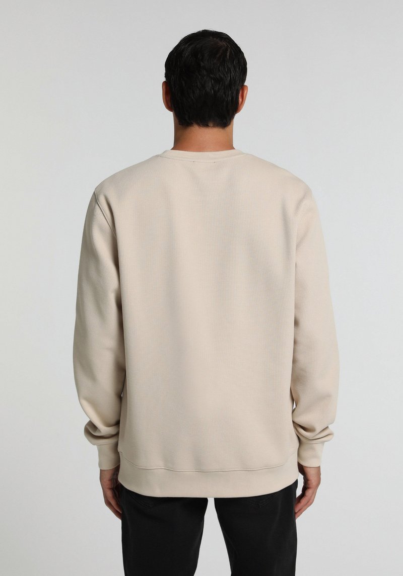 Imagine a Hanorac / Bluza De Barbati Alb Regular Fit
