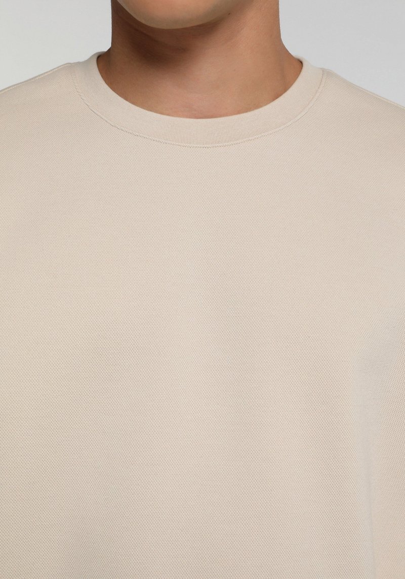 Imagine a Hanorac / Bluza De Barbati Alb Regular Fit