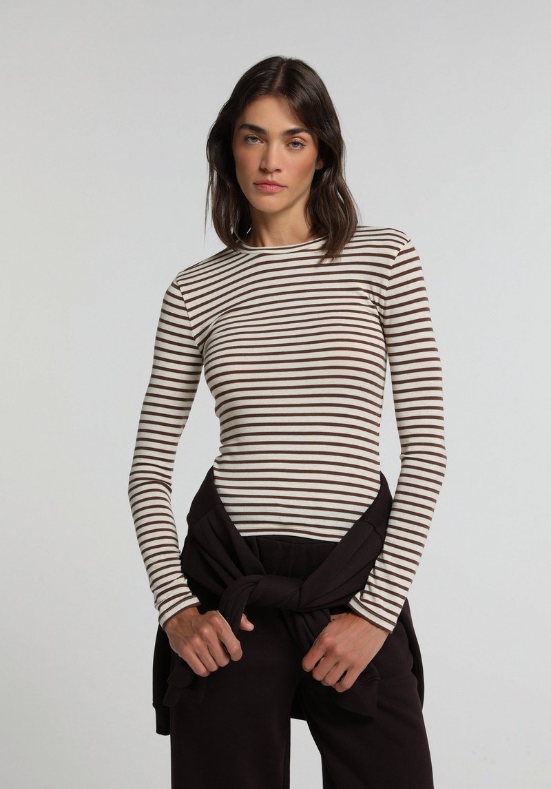 Imagine a Pulover De Dama Maro Slim Fit