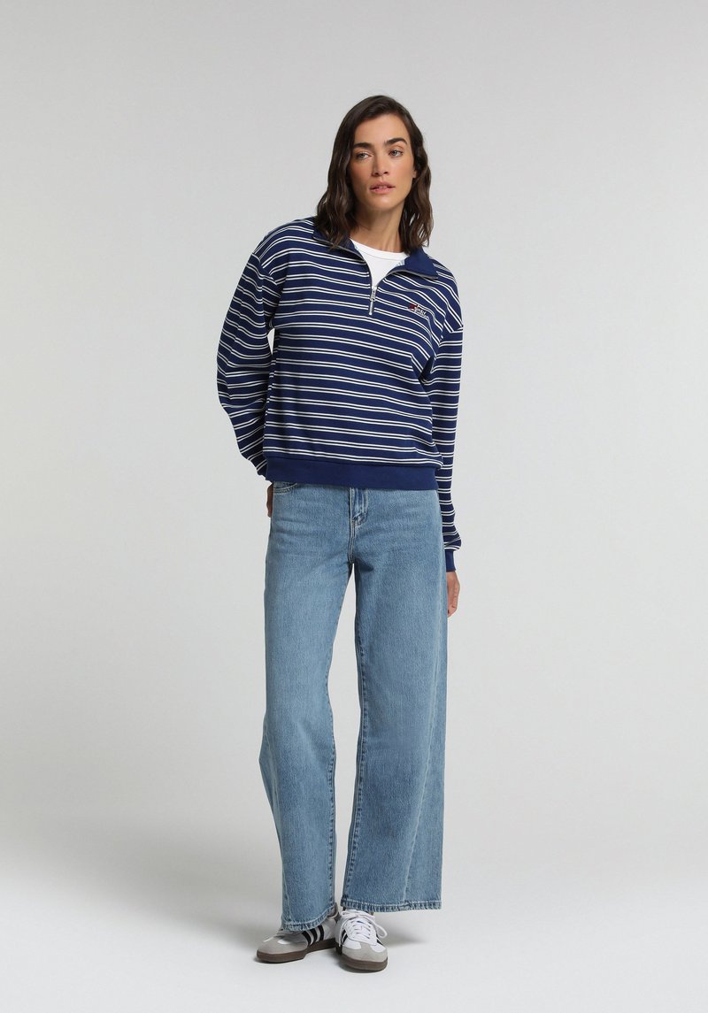Imagine a Pantaloni De Dama  Wide Leg Fit 970 Berry