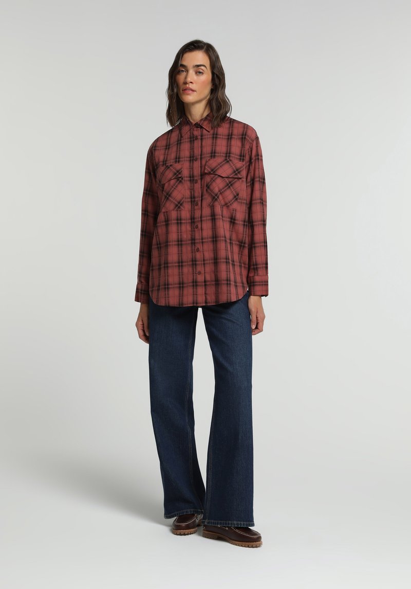 Imagine a Camasa Cu Maneca Lunga De Dama Roşu Fashion Fit