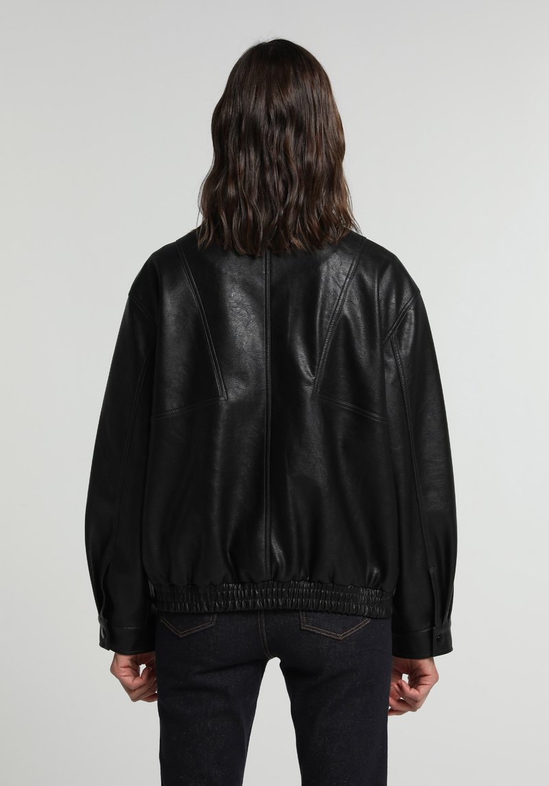 Imagine a Jacheta De Dama Negru Regular Fit