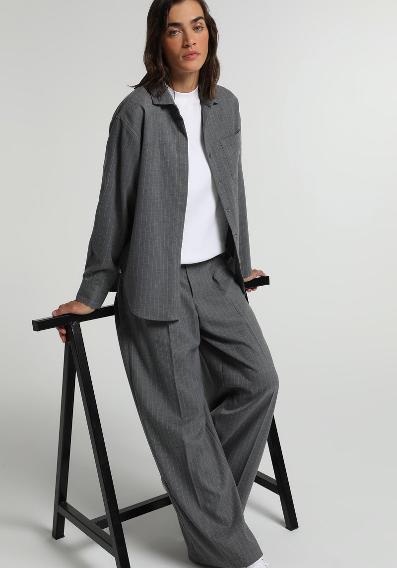 Imagine a Pantaloni De Dama Regular Fit