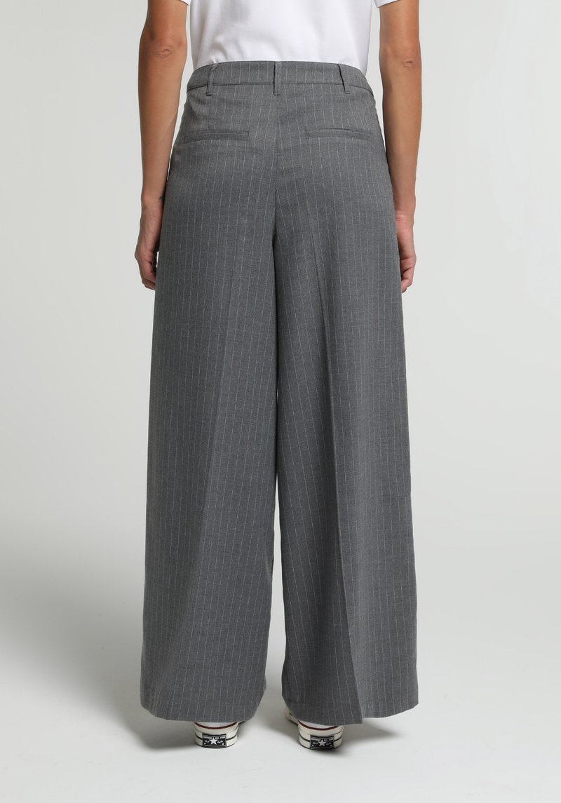 Imagine a Pantaloni De Dama  Regular Fit