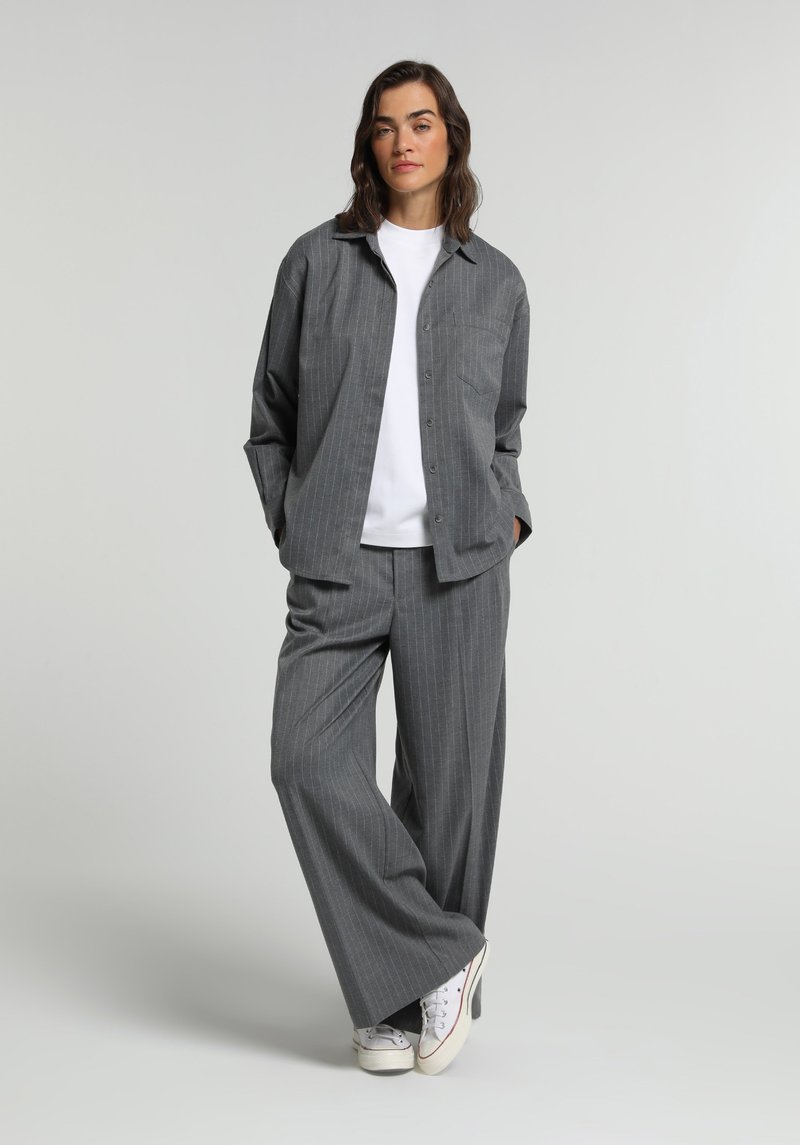 Imagine a Pantaloni De Dama  Regular Fit
