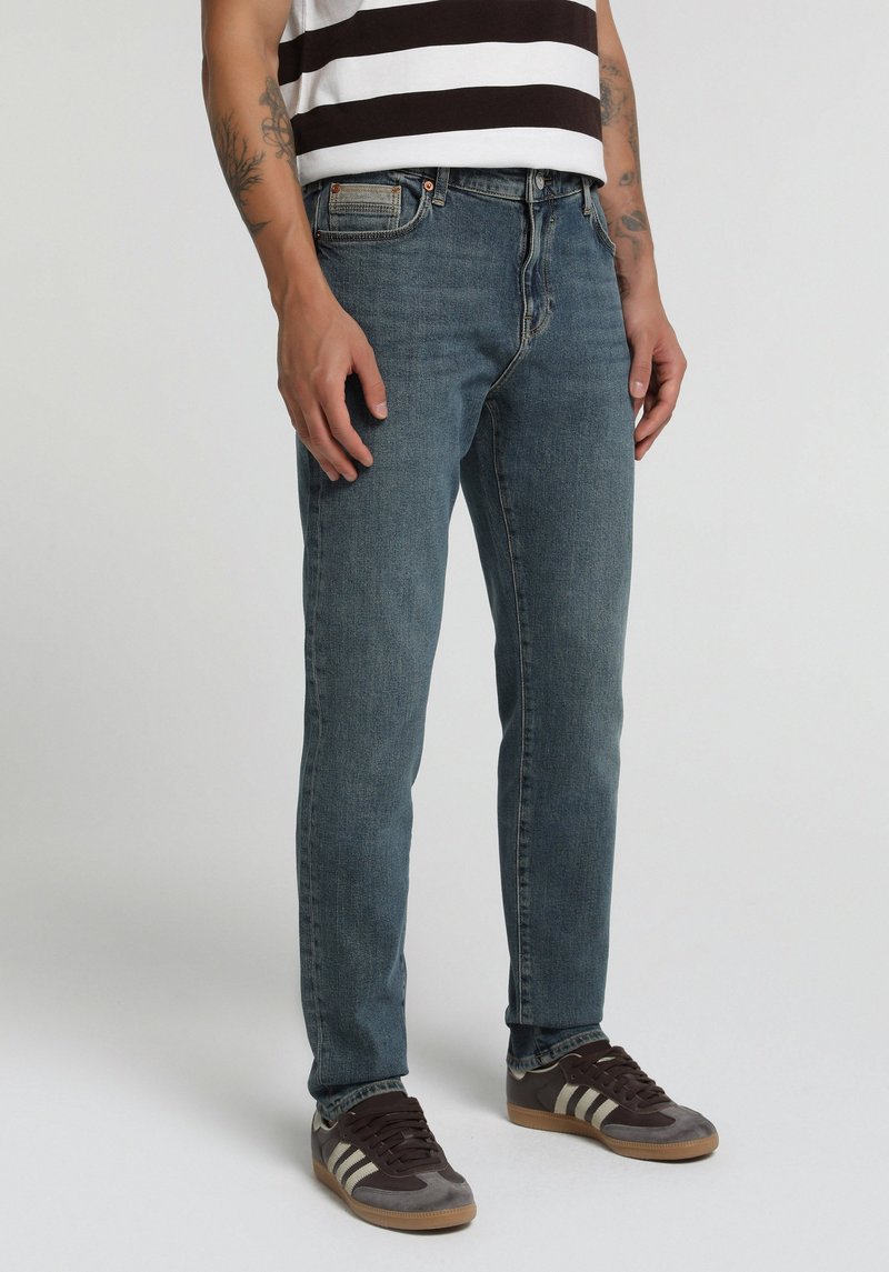 Imagine a Pantaloni De Barbati  Slim Fit 041 Danny