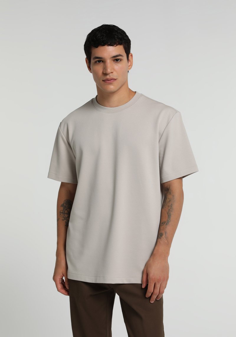 Imagine a Tricou Cu Maneca Scurta De Barbati Alb Relaxed Fit